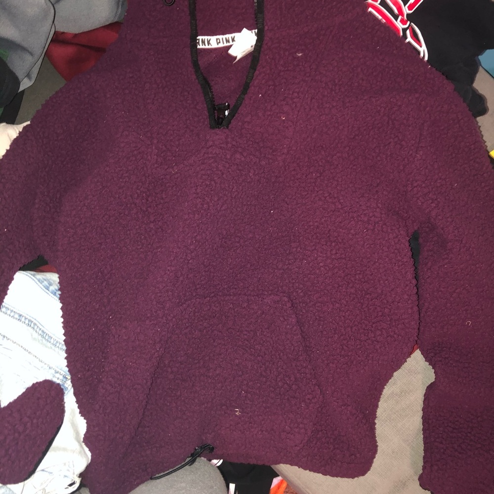 maroon vs pull over
